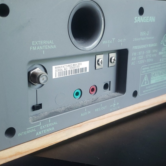 Sangean Wood WR-2 FM RDS AM Digital Table Top Radio w/ Aux Input - Picture 5 of 5
